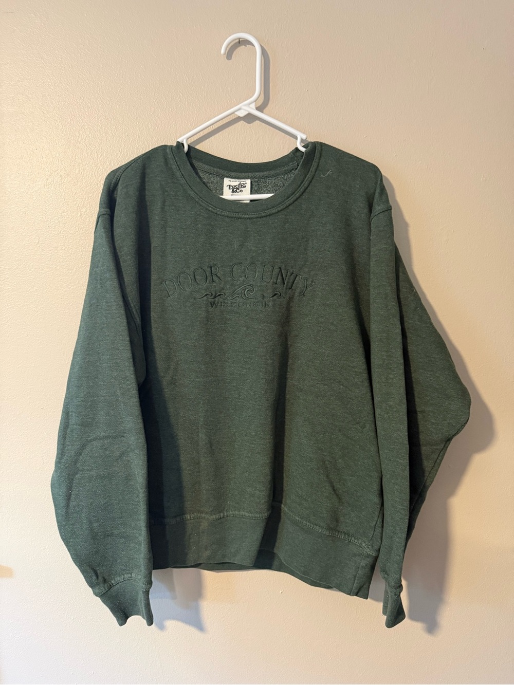 Door County Embossed Forest Green Crewneck Sweatshirt Size Medium